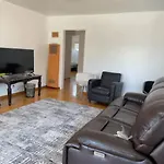 Spacious Two Bedroom In Santa Monica