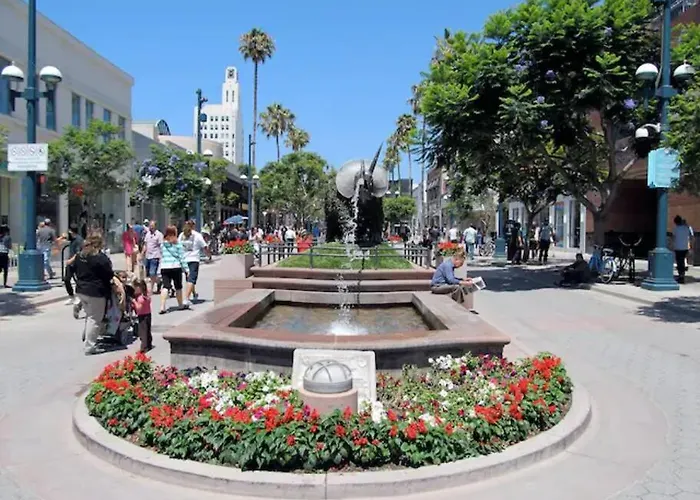 Spacious Two Bedroom In Santa Monica