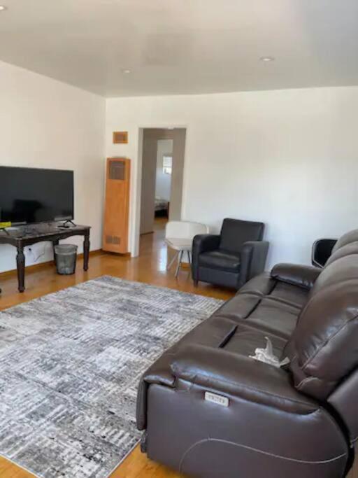 Spacious Two Bedroom In Santa Monica