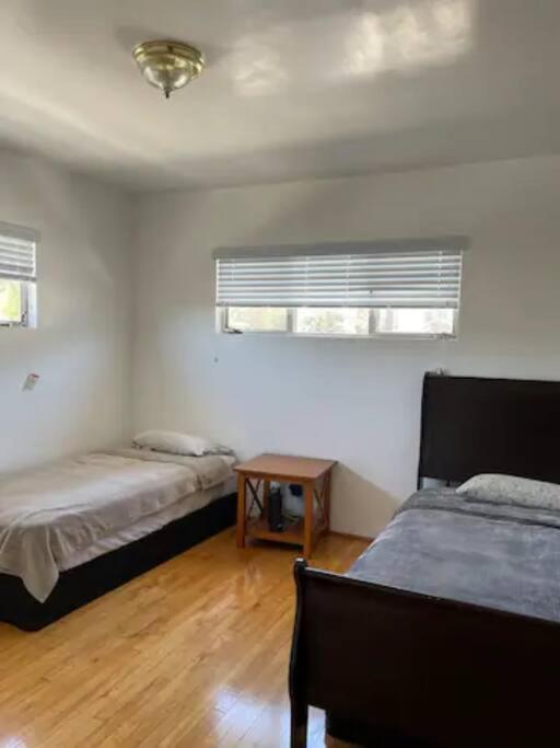 Spacious Two Bedroom In Santa Monica *
