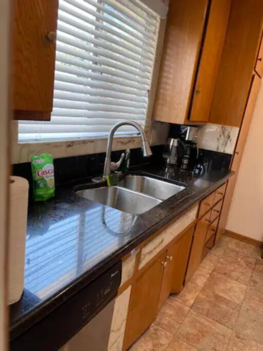 Spacious Two Bedroom In Santa Monica Appartamento *